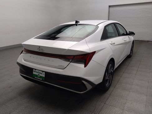 Used 2025 Hyundai Elantra Limited FWD image 9