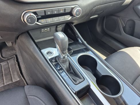 Used 2024 Nissan Altima 2.5 SV FWD image 12