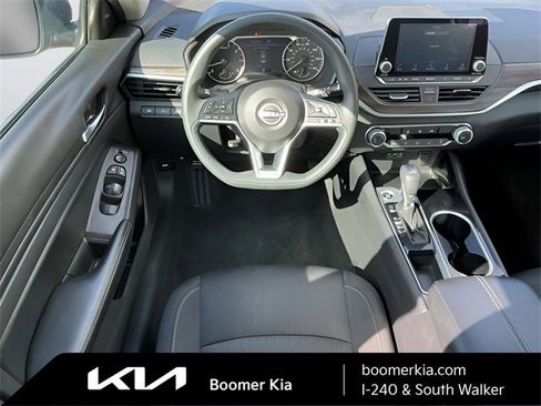 Used 2024 Nissan Altima 2.5 SV image 14