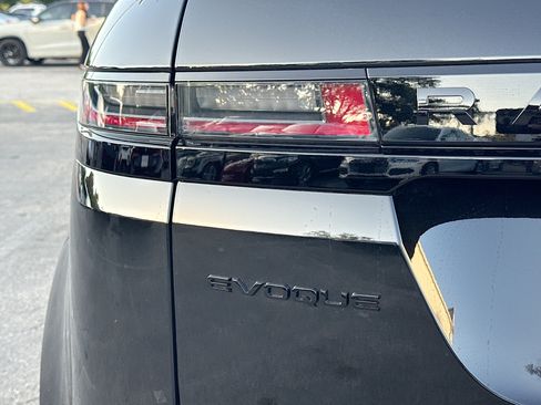 New 2026 Land Rover Range Rover Evoque Hoxton AWD/4WD image 10