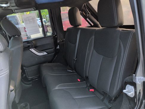Used 2016 Jeep Wrangler Unlimited Sahara AWD/4WD image 12