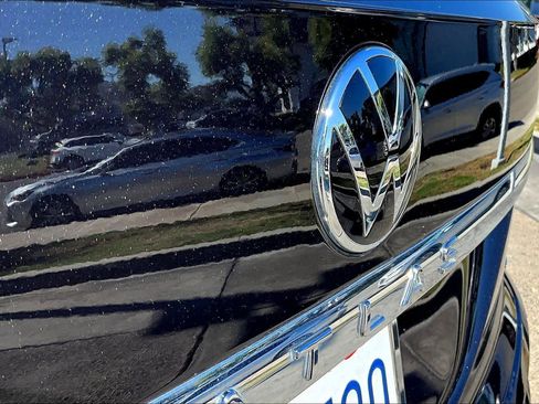 Used 2023 Volkswagen Atlas Cross Sport SE image 30