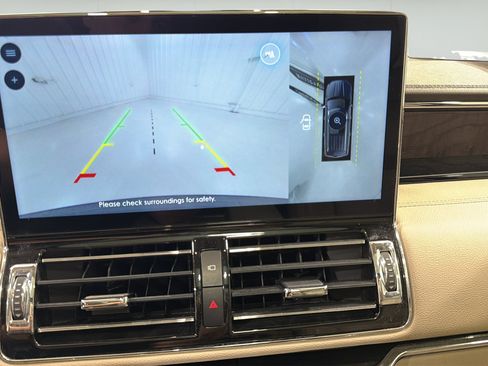 Used 2023 Lincoln Navigator Reserve AWD/4WD image 16