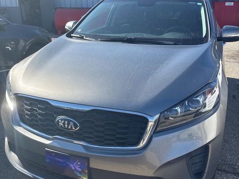 Used 2019 Kia Sorento LX image 1