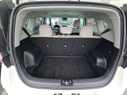Certified 2025 Kia Soul LX w/ LX Technology Package FWD image 9