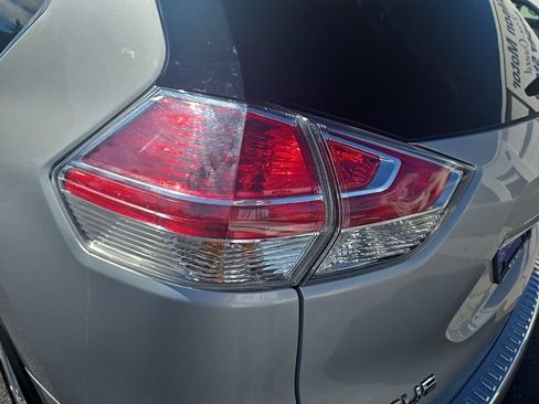 Used 2016 Nissan Rogue S w/ Appearance Package AWD/4WD image 32