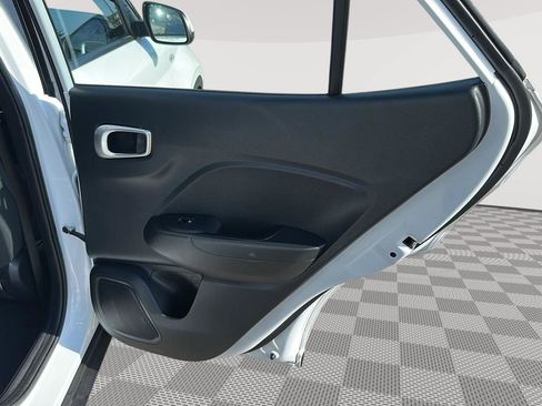 Used 2023 Hyundai Venue SEL FWD image 21