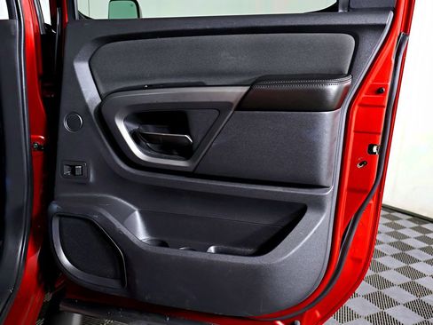 Used 2015 Nissan Titan SV image 33