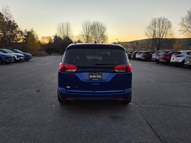 Used 2020 Chrysler Pacifica Touring-L Plus FWD image 7