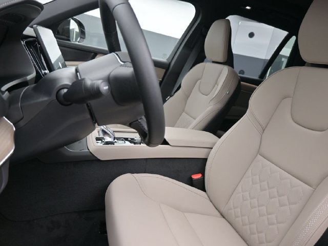 New 2026 Volvo XC90 T8 Plus AWD/4WD image 9