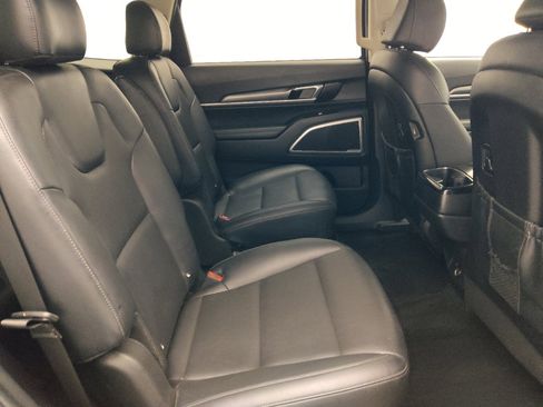 Used 2022 Kia Telluride S FWD image 19