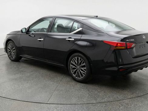 Used 2025 Nissan Altima 2.5 SV FWD image 6