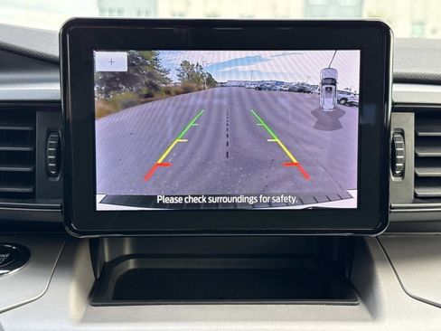 Used 2023 Ford Explorer XLT image 5