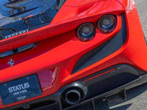 Used 2020 Ferrari F8 Tributo image 38