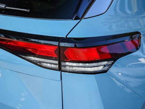 New 2025 Volkswagen Tiguan SE image 13