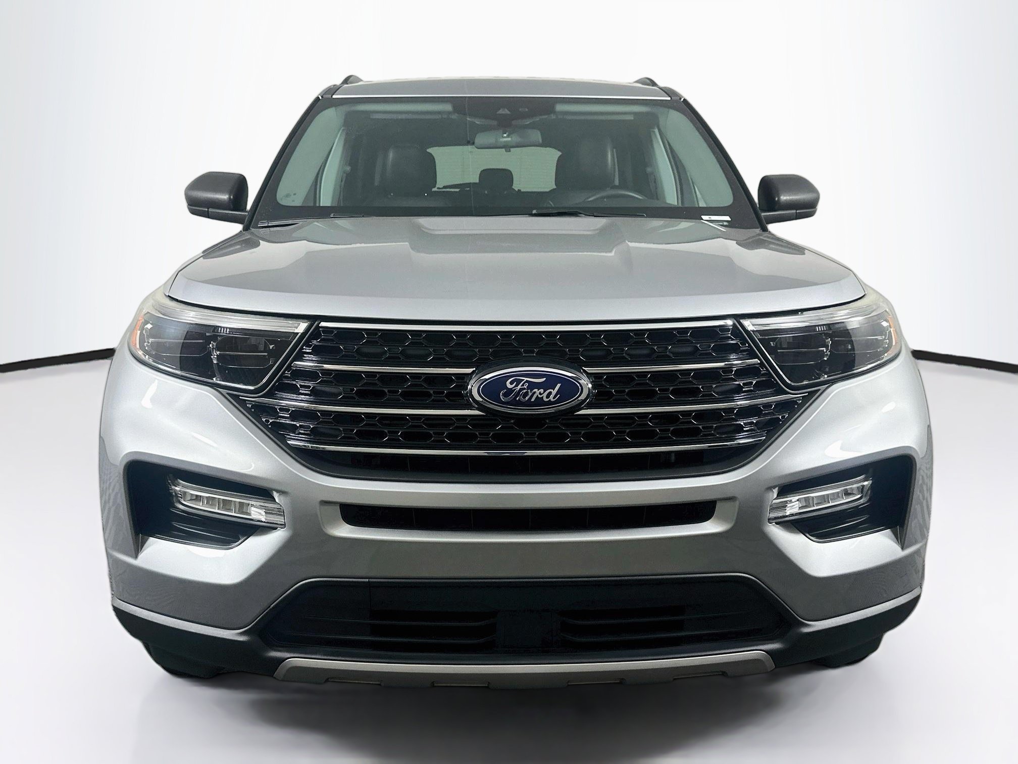 Used 2020 Ford Explorer XLT w/ Equipment Group 202A RWD image 2
