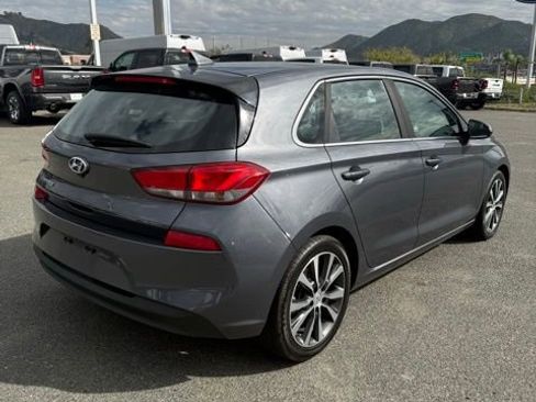 Used 2018 Hyundai Elantra GT image 4