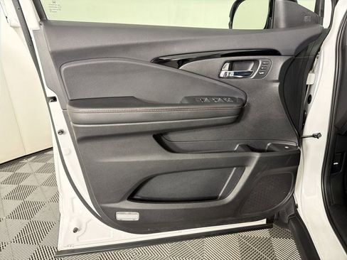 Used 2024 Honda Ridgeline Black Edition image 9