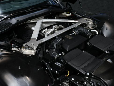 Used 2020 Aston Martin V8 Vantage Coupe RWD image 14