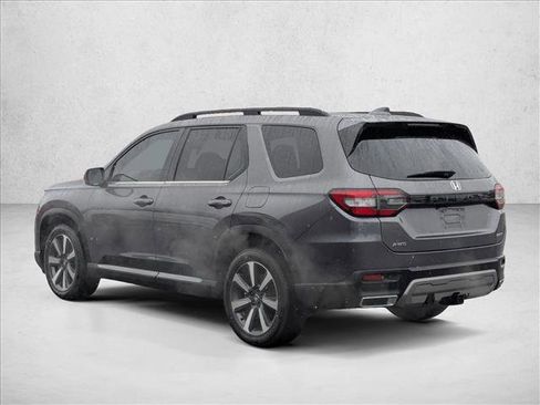 Certified 2025 Honda Pilot Touring image 8