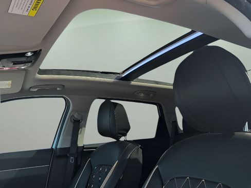 Used 2023 Kia Sorento S w/ Panoramic Sunroof Package FWD image 23
