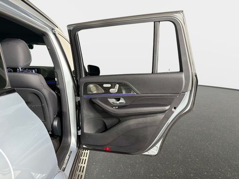 Used 2025 Mercedes-Benz GLS 580 4MATIC image 27