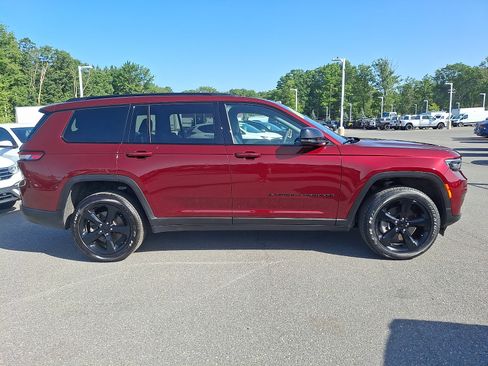 Used 2025 Jeep Grand Cherokee L Laredo AWD/4WD image 7