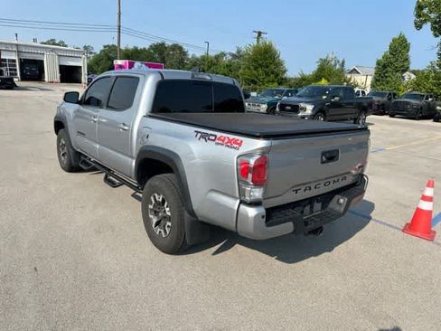 Used 2021 Toyota Tacoma TRD Off-Road w/ Technology Package AWD/4WD image 19