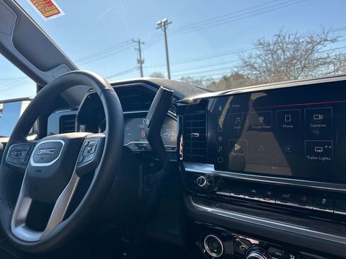 Used 2024 GMC Sierra 1500 Elevation image 18