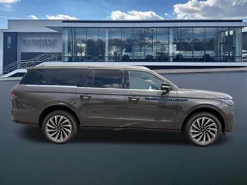 New 2026 Lincoln Navigator L Black Label AWD/4WD image 9