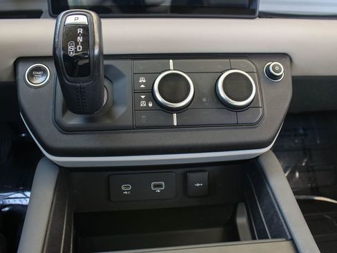 Used 2021 Land Rover Defender 110 SE image 40