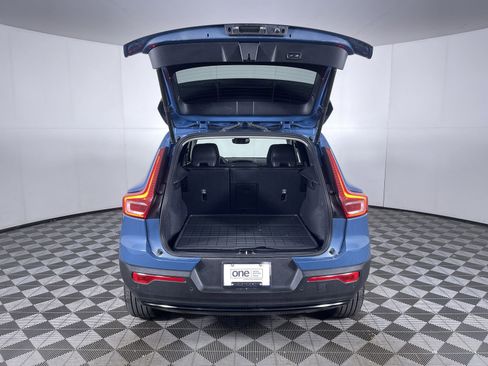 Used 2024 Volvo XC40 B5 Ultimate w/ Climate Package image 25