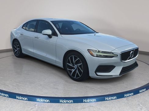 Used 2020 Volvo S60 T5 Momentum FWD image 4