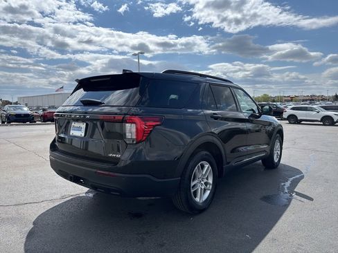 Used 2025 Ford Explorer Active AWD/4WD image 7