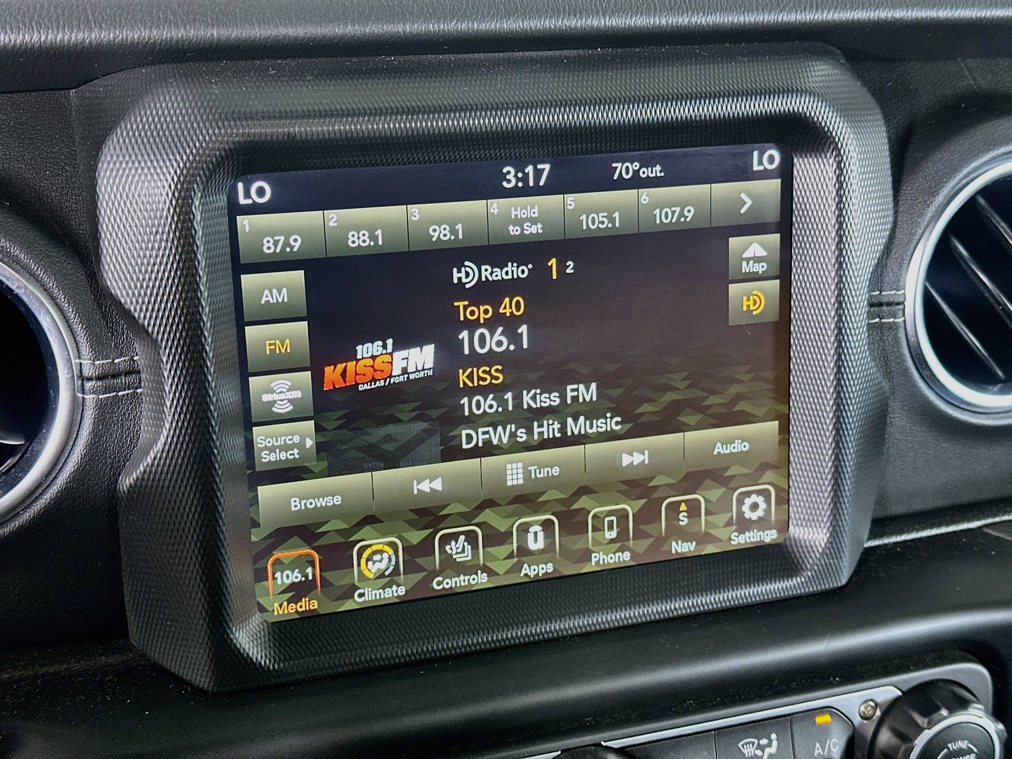 Used 2022 Jeep Wrangler Unlimited Sahara w/ Cold Weather Group AWD/4WD image 21