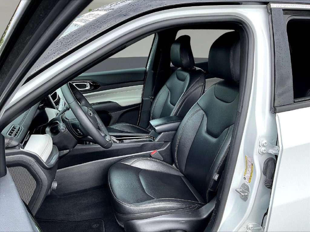 Used 2025 Jeep Compass Limited AWD/4WD image 24
