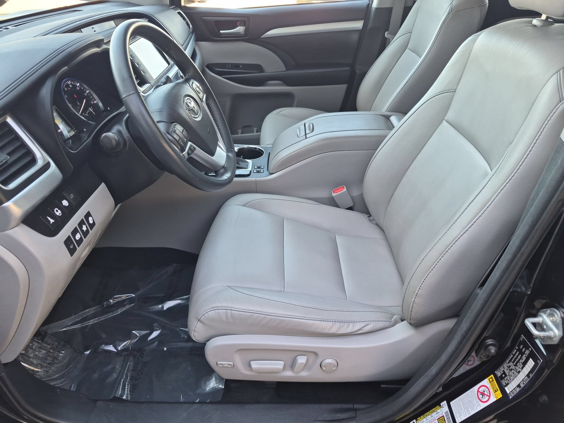 Used 2016 Toyota Highlander XLE AWD/4WD image 11