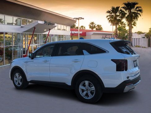 Used 2025 Kia Sorento LX FWD image 5