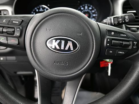 Used 2017 Kia Sorento AWD image 35