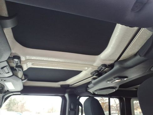 Used 2018 Jeep Wrangler Unlimited Sport S image 14