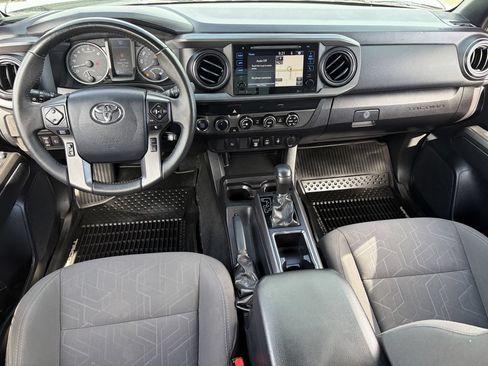 Used 2019 Toyota Tacoma TRD Off-Road AWD/4WD image 15