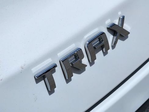 Certified 2024 Chevrolet Trax LS FWD image 11