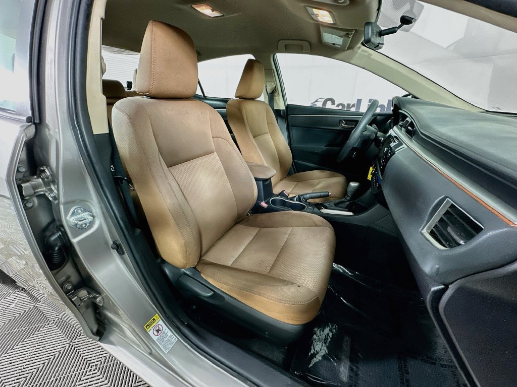 Used 2015 Toyota Corolla LE FWD image 30