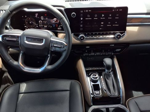 Used 2024 GMC Canyon Denali AWD/4WD image 12