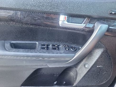 Used 2014 Kia Sorento SX w/ 3rd Row Package FWD image 17