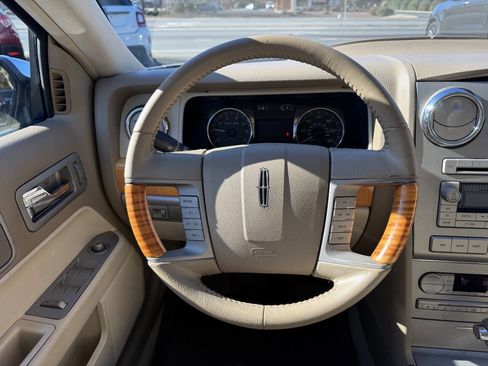 Used 2006 Lincoln Zephyr image 18