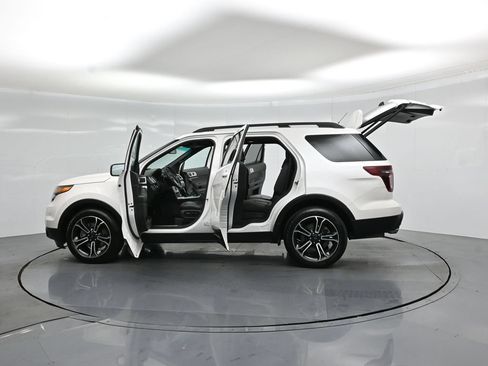 Used 2015 Ford Explorer Sport w/ Equipment Group 401A AWD/4WD image 31