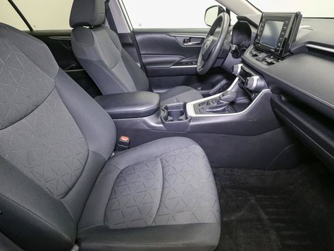Used 2020 Toyota RAV4 XLE AWD/4WD image 16