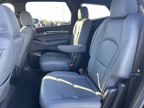 Used 2023 Buick Enclave Essence image 23