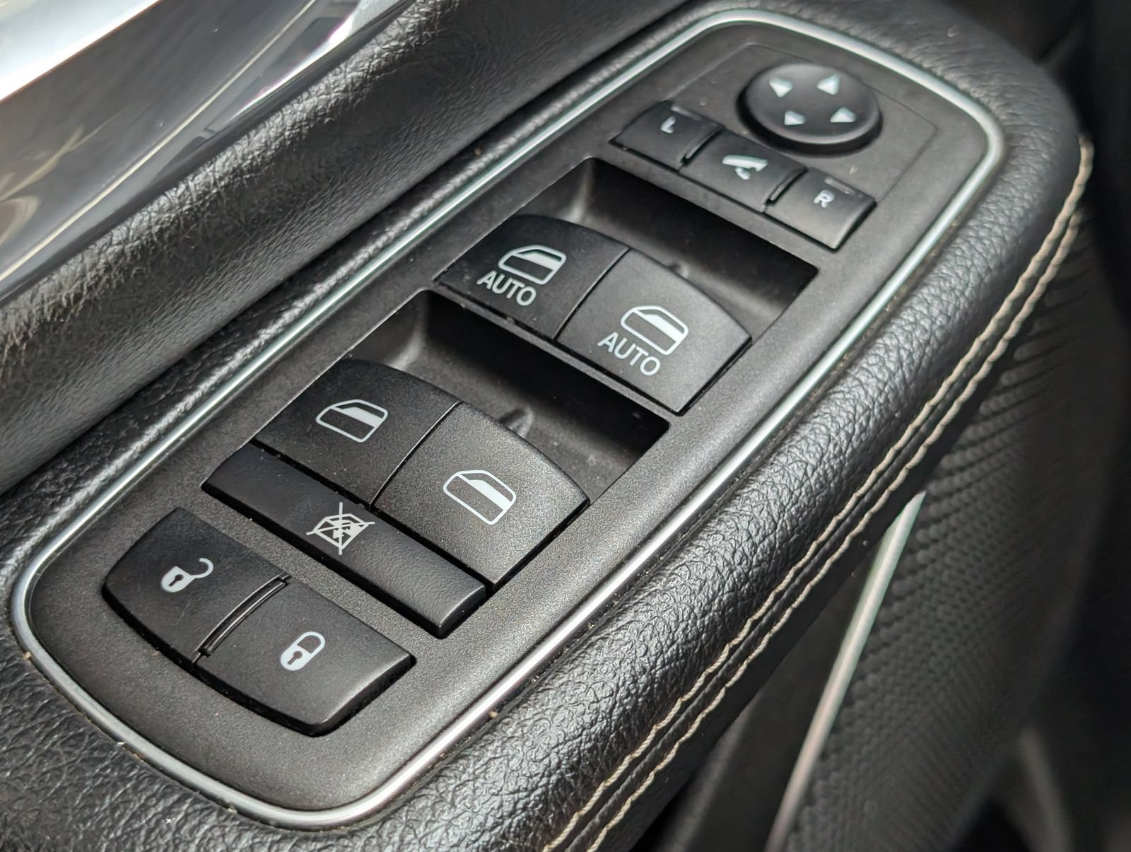 Used 2024 RAM 1500 Laramie AWD/4WD image 30